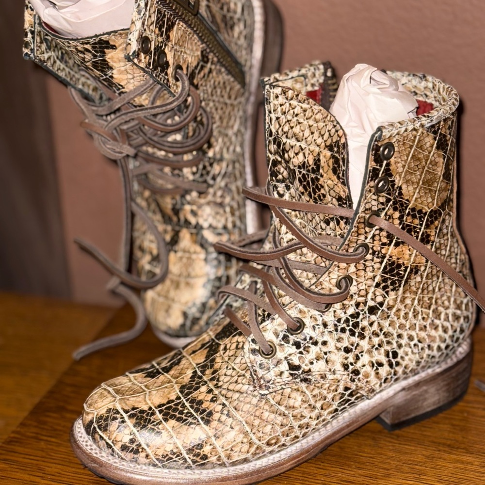 FREEBIRD SIZE 5 Manchester Boots